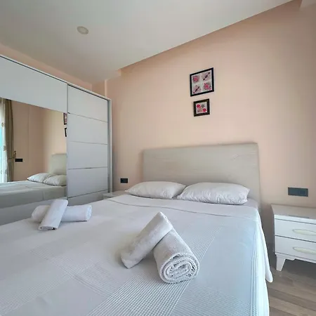 Evalacati - Stylish Flat Yellow Appartement