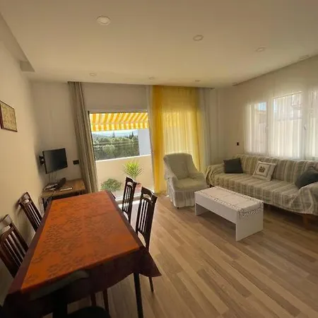 Evalacati - Stylish Flat Yellow Lägenhet Çeşme